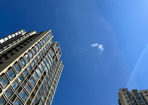 樓市這項(xiàng)數(shù)據(jù)一年來(lái)首次回正，樂觀背后的不樂觀——以上海房地產(chǎn)開發(fā)為例